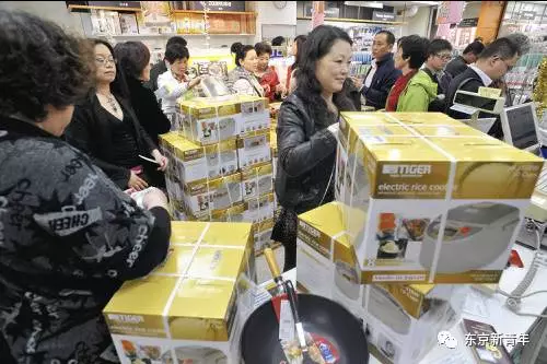 中国游客日本京都安全警示：砍伤事件解析